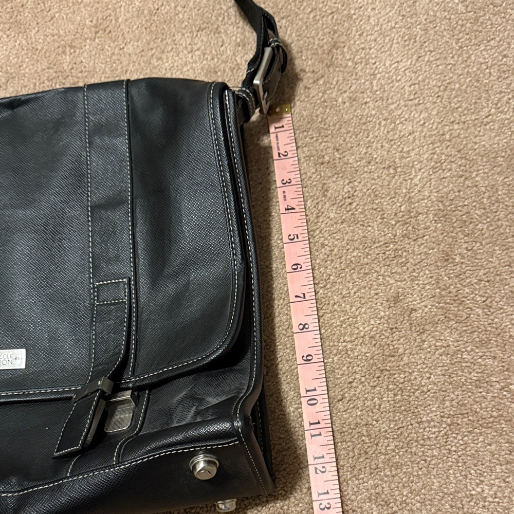 Kenneth Cole Reaction Dark Leather Messenger Bag with shoulder strap adjustable - Picture 4 of 13